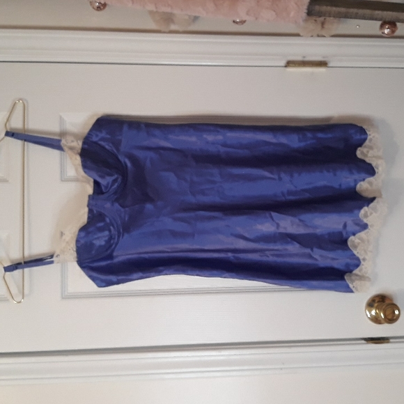 VTG Victoria's Secret purple slip and robe set - Picture 4 of 10